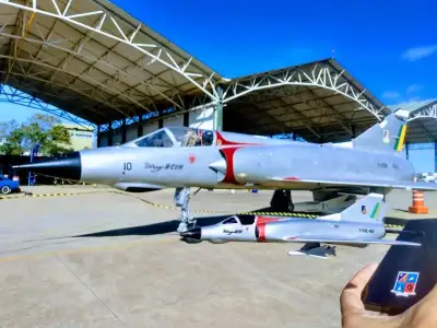 GVFO STORE | Produtos Temáticos de Aviação Militar — Miniatura de Avião Resina